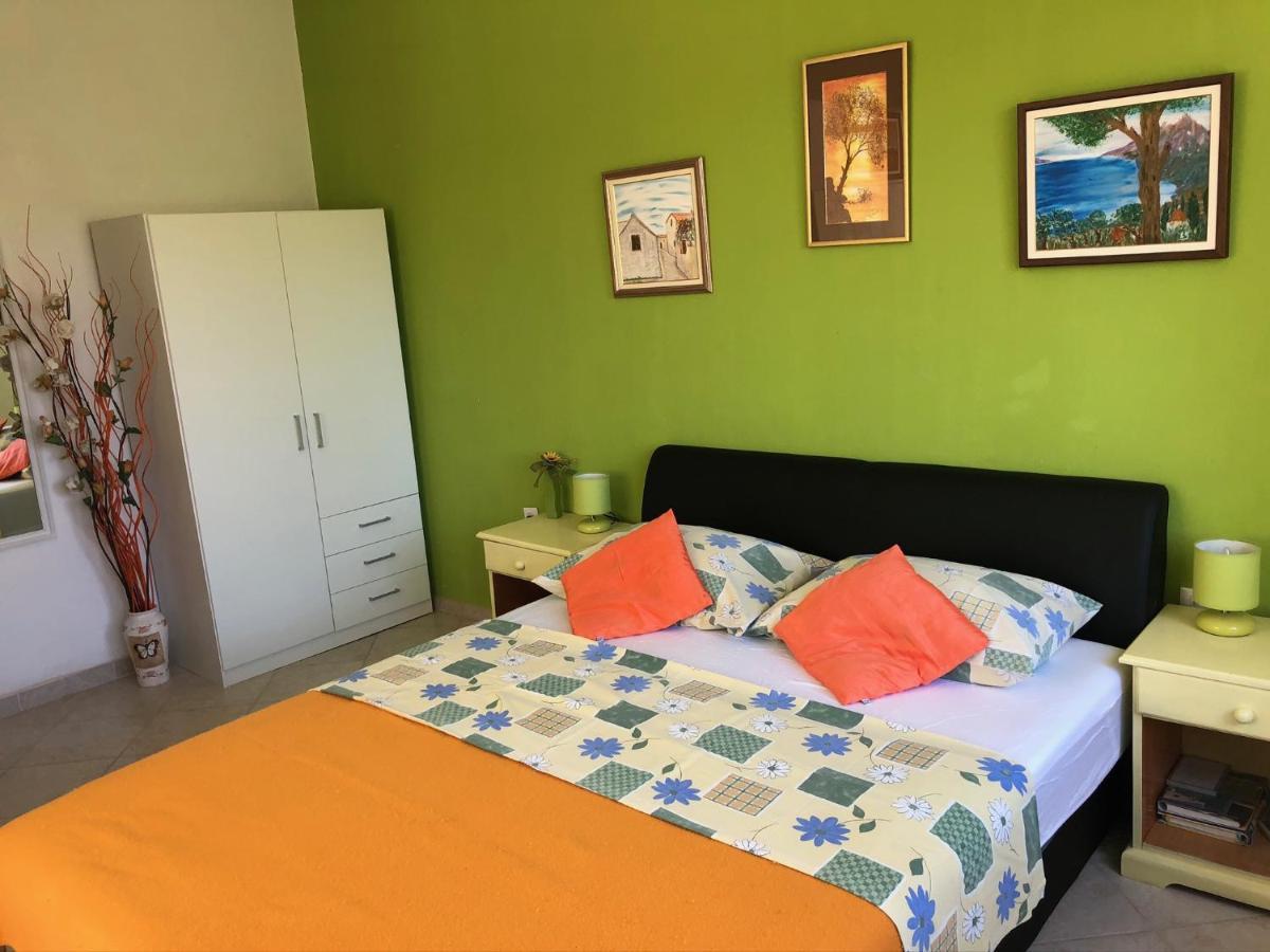 Family Stakic Apartment Baska Voda Bagian luar foto